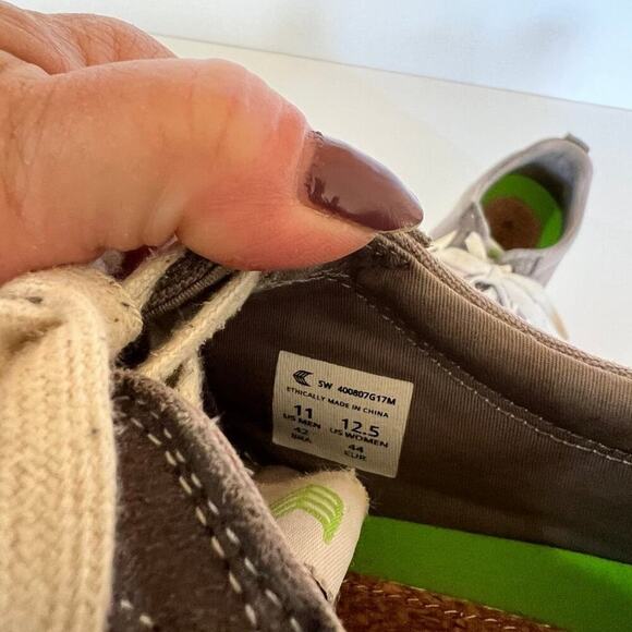 Cariuma low skate shoes men’s 11/women’s 12.5